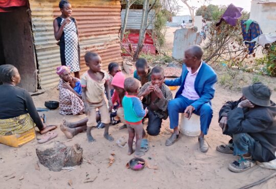 AMAP comunidades vulneráveis na província do Moxico município do Luena, no bairro alto-campo no dia 11 de junho de 2025 no quadro da sua responsabilidade social com os seus asociados, se inteirar das suas dificuldades e necessidades diárias.